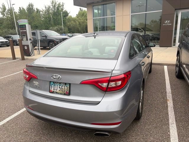 Used 2017 Hyundai Sonata SE w/ Cargo Package FWD image 5