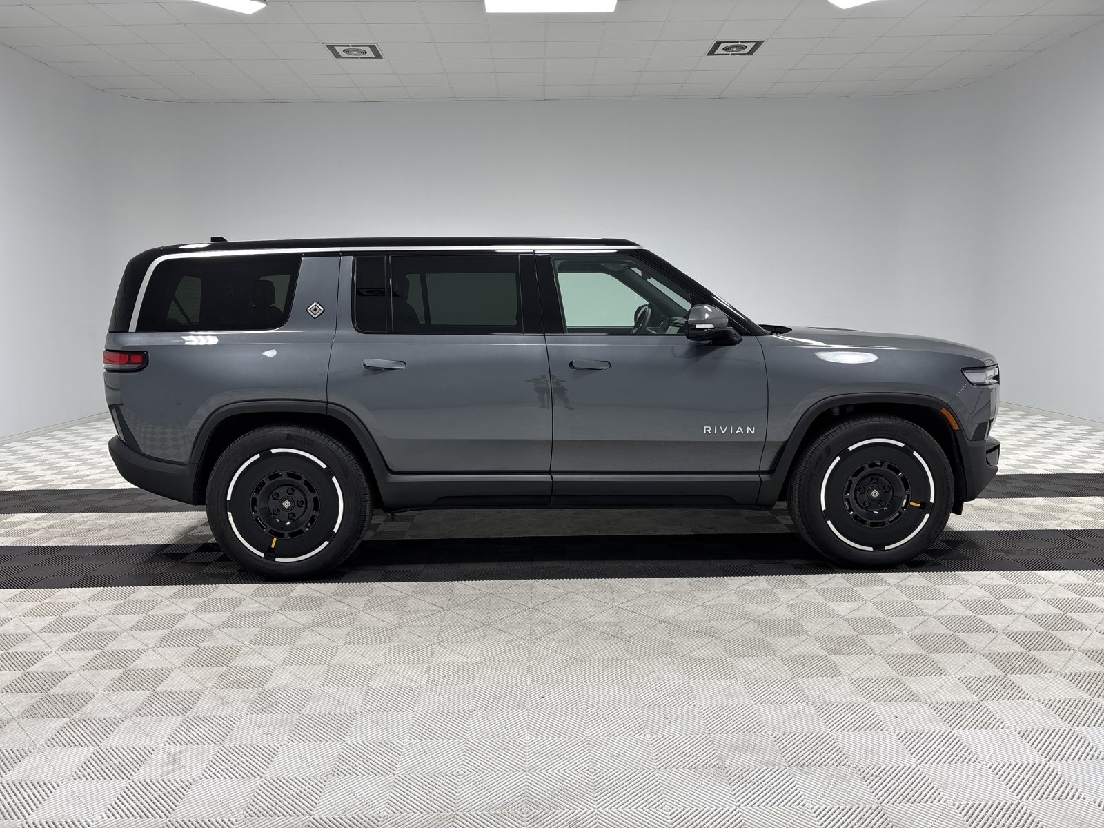 Used 2025 Rivian R1S Adventure AWD/4WD image 6