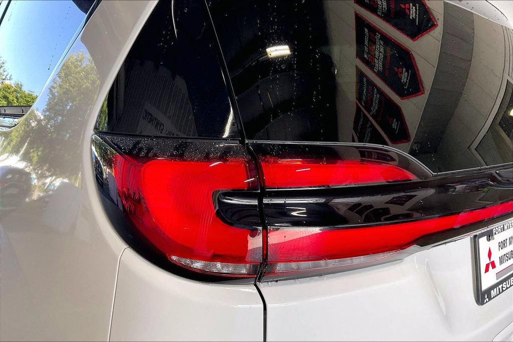 Used 2025 Chrysler Pacifica Limited FWD image 19