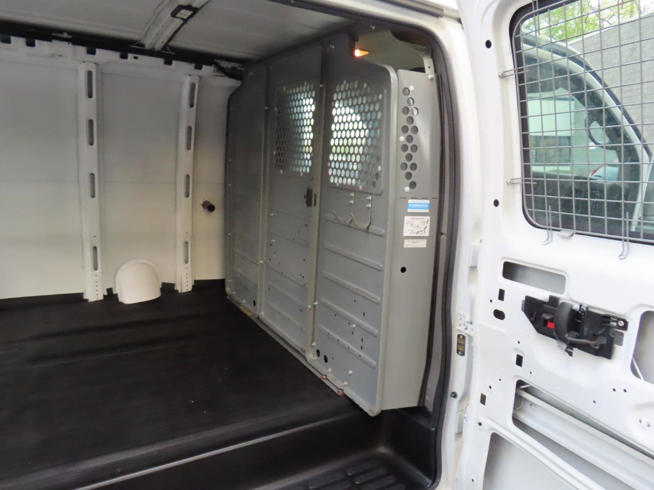 Used 2015 Chevrolet Express 2500 RWD image 14