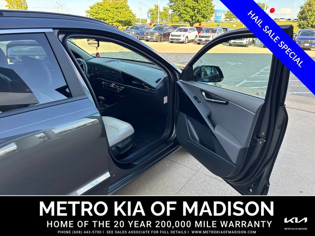 Used 2025 Kia Niro EX Touring FWD image 42