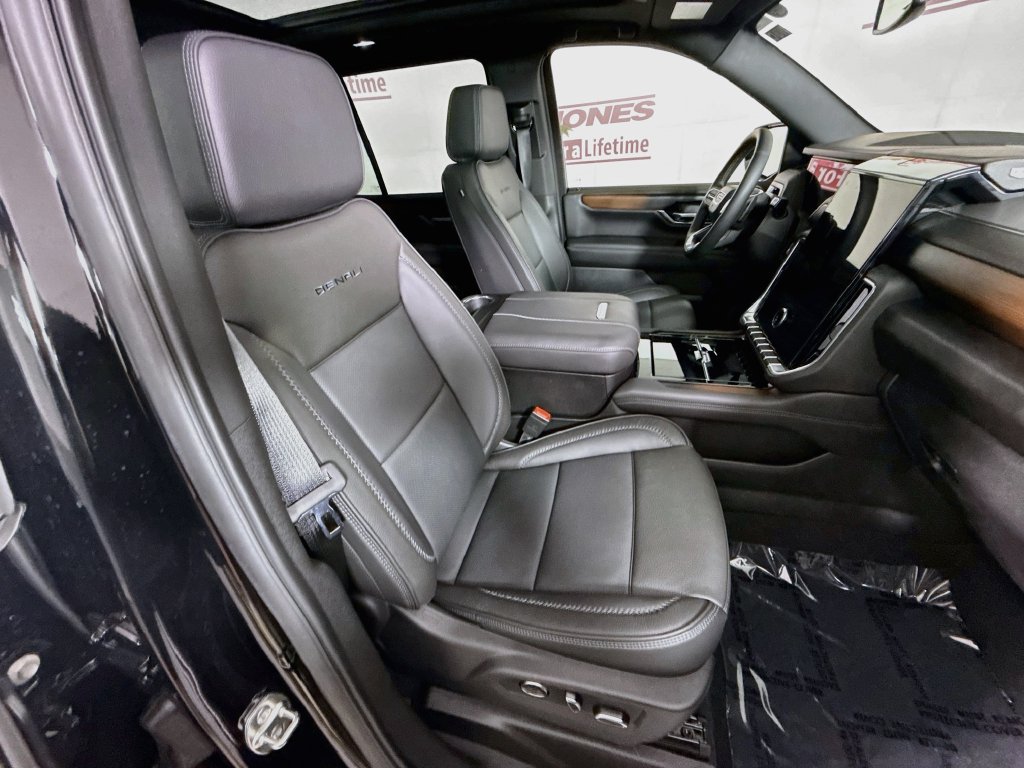 Used 2026 GMC Yukon Denali w/ Sun & Power Step Package AWD/4WD image 35
