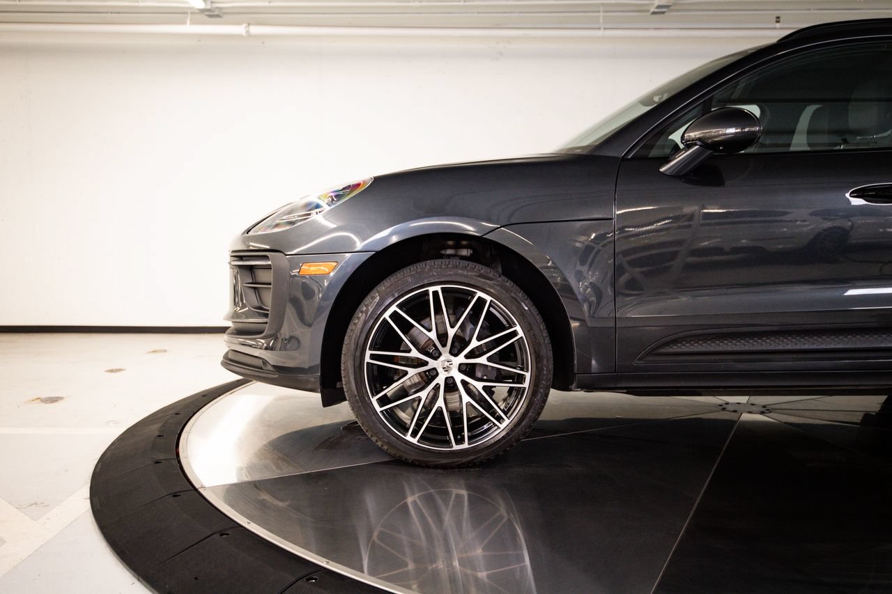 Certified 2022 Porsche Macan AWD/4WD image 11