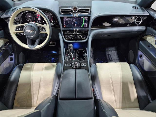 Used 2022 Bentley Bentayga AWD/4WD image 19