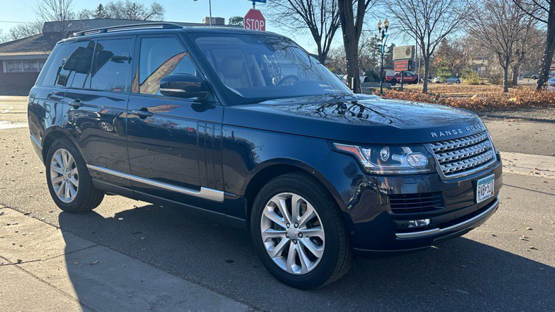Used 2017 Land Rover Range Rover HSE image 2