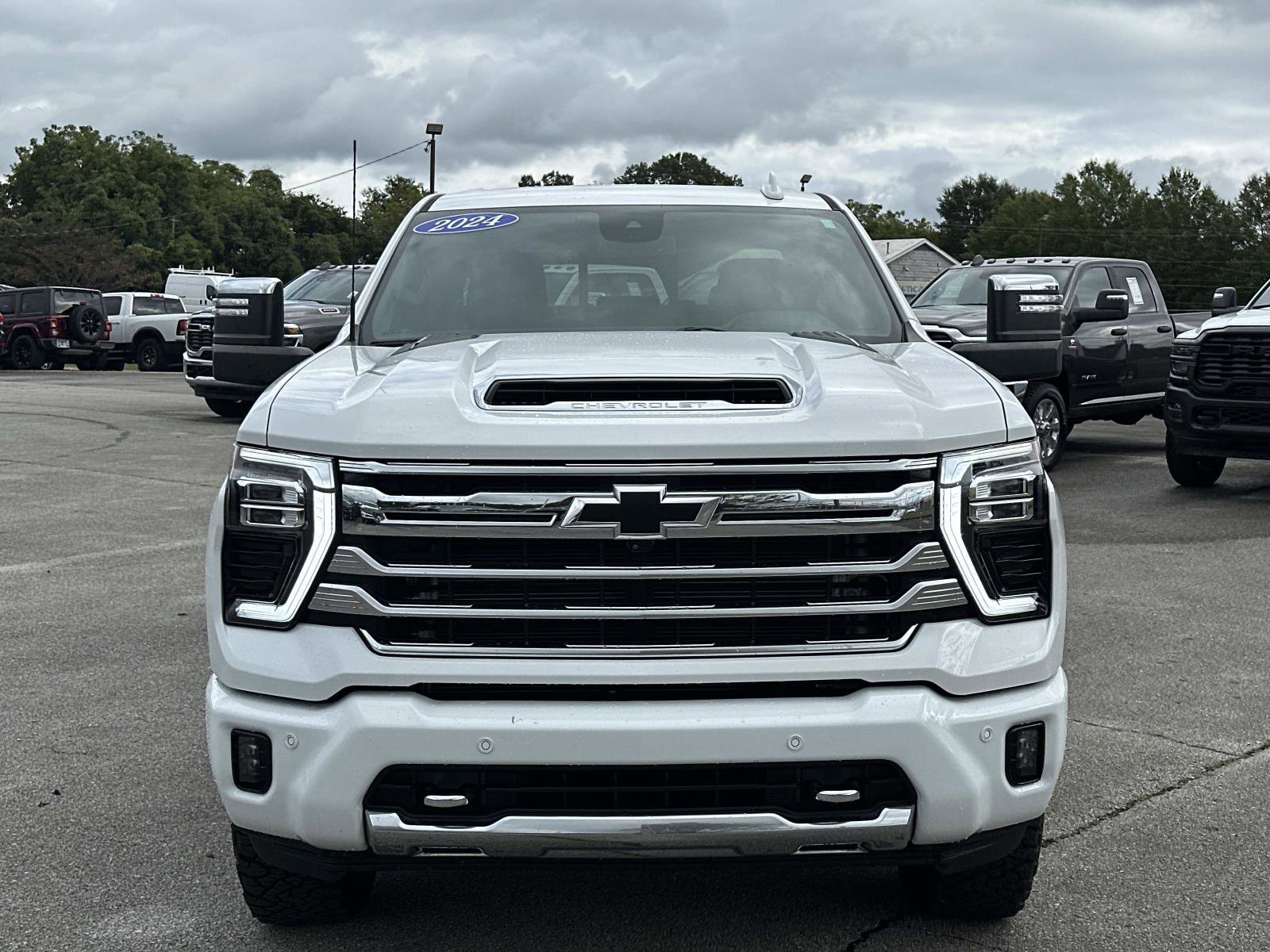 Certified 2024 Chevrolet Silverado 2500 High Country w/ LPO, Dark Essentials Package image 9