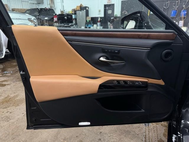 Used 2023 Lexus ES 350 w/ Premium Package image 12