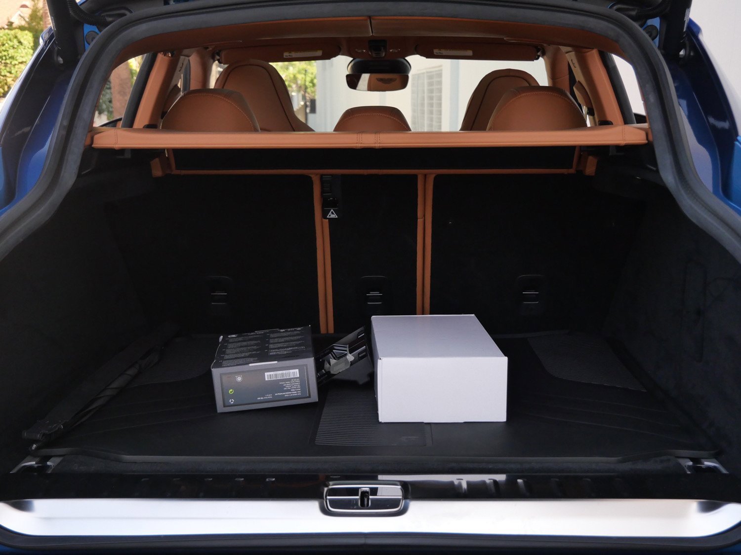 Used 2024 Aston Martin DBX image 24