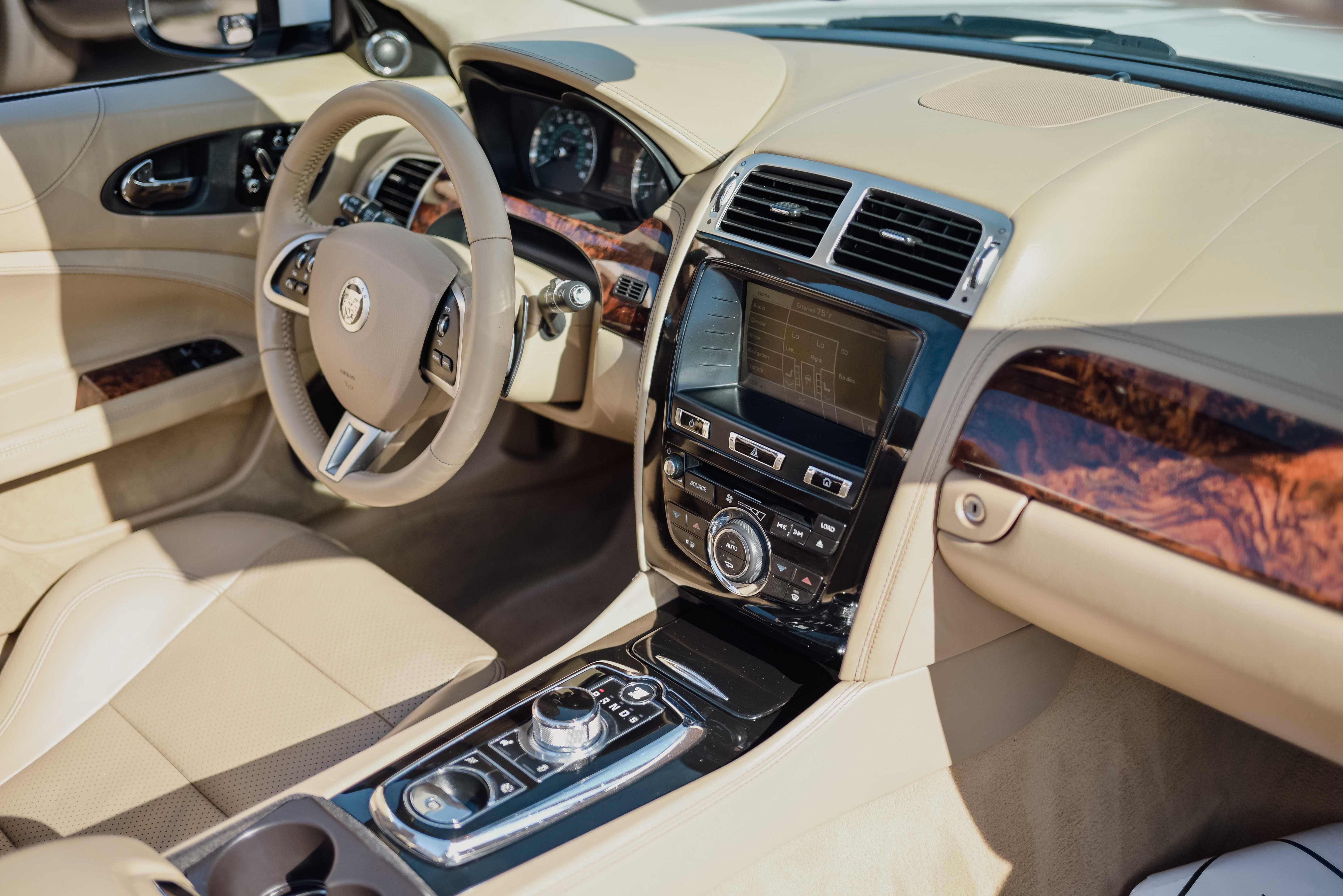 Used 2012 Jaguar XK Convertible RWD image 18