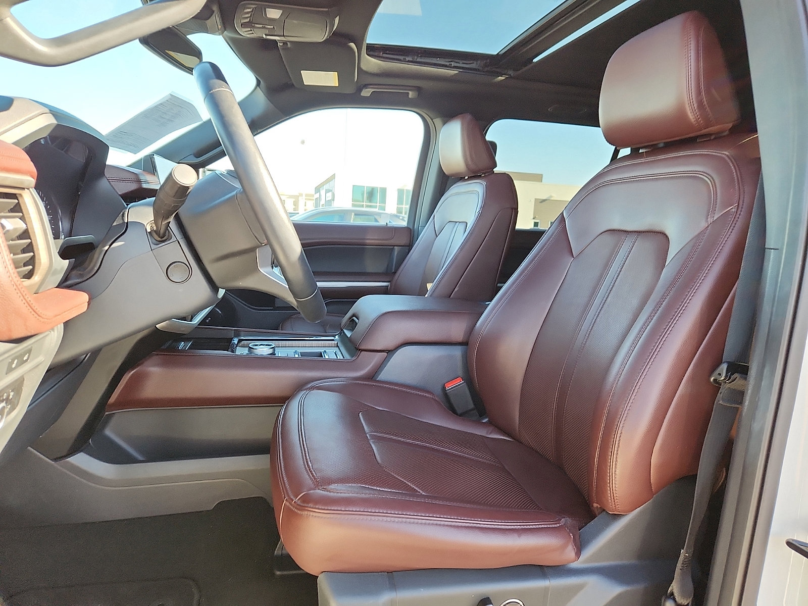 Used 2024 Ford Expedition Limited image 13