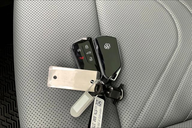 New 2025 Volkswagen Tiguan SE AWD/4WD image 29