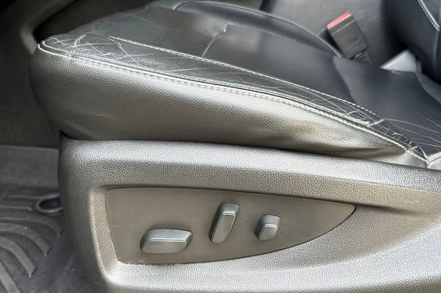 Used 2018 Chevrolet Suburban LT RWD image 13