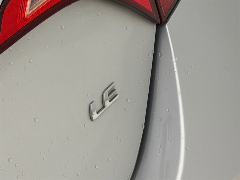 Used 2018 Toyota Corolla LE image 8