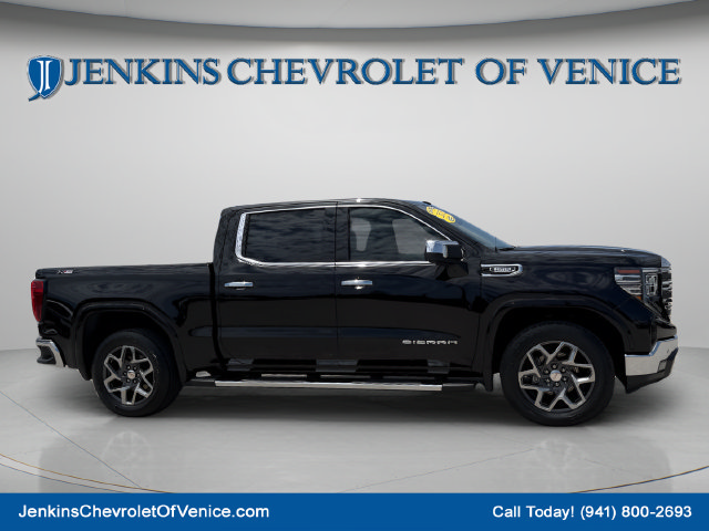 Used 2023 GMC Sierra 1500 SLT w/ SLT Premium Package AWD/4WD image 3