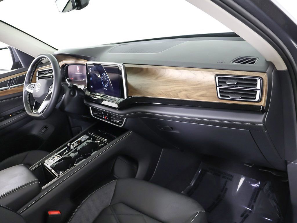 Used 2025 Volkswagen Atlas SE image 28