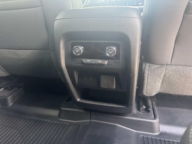 Used 2024 Chevrolet Traverse LT w/ LPO, Floor Liner Package FWD image 18