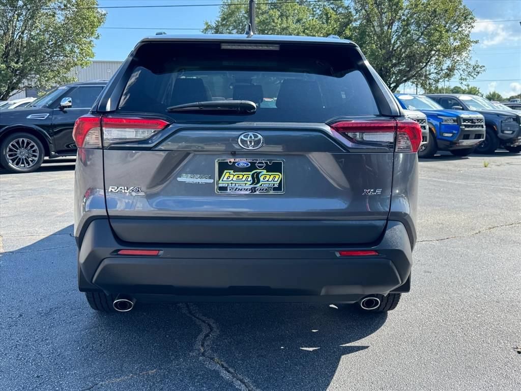 Used 2024 Toyota RAV4 XLE w/ Convenience Package FWD image 4