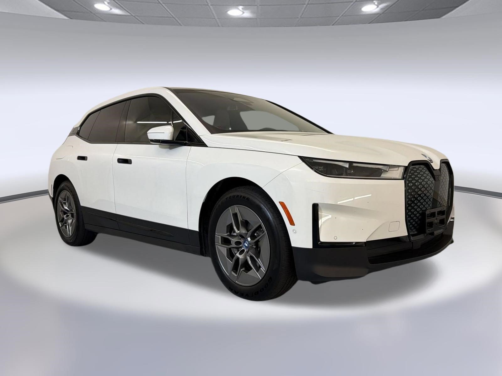 Used 2022 BMW iX xDrive50 w/ Convenience Package AWD/4WD image 7