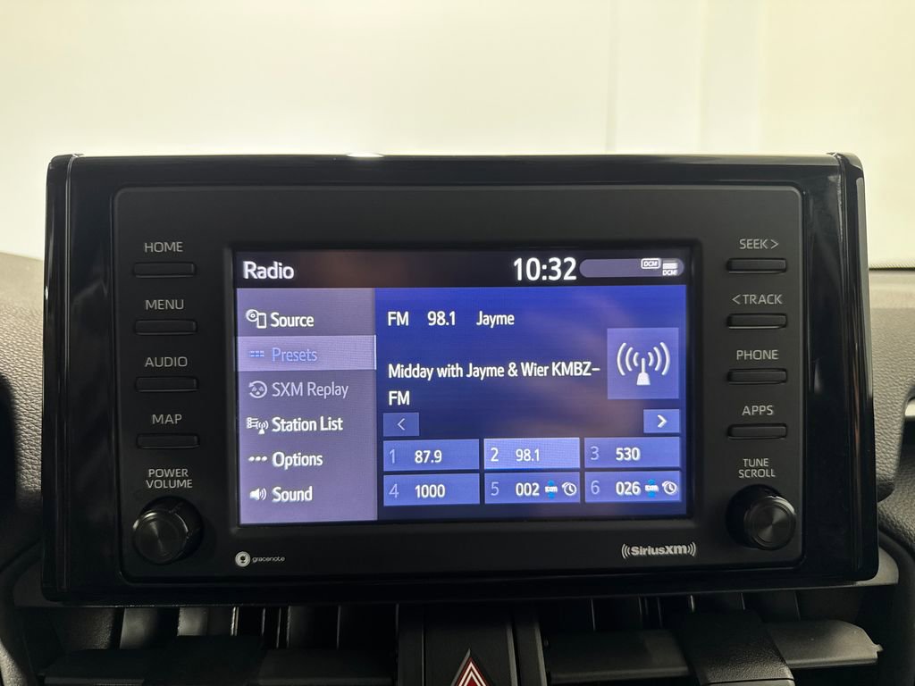 Used 2021 Toyota RAV4 LE AWD/4WD image 28