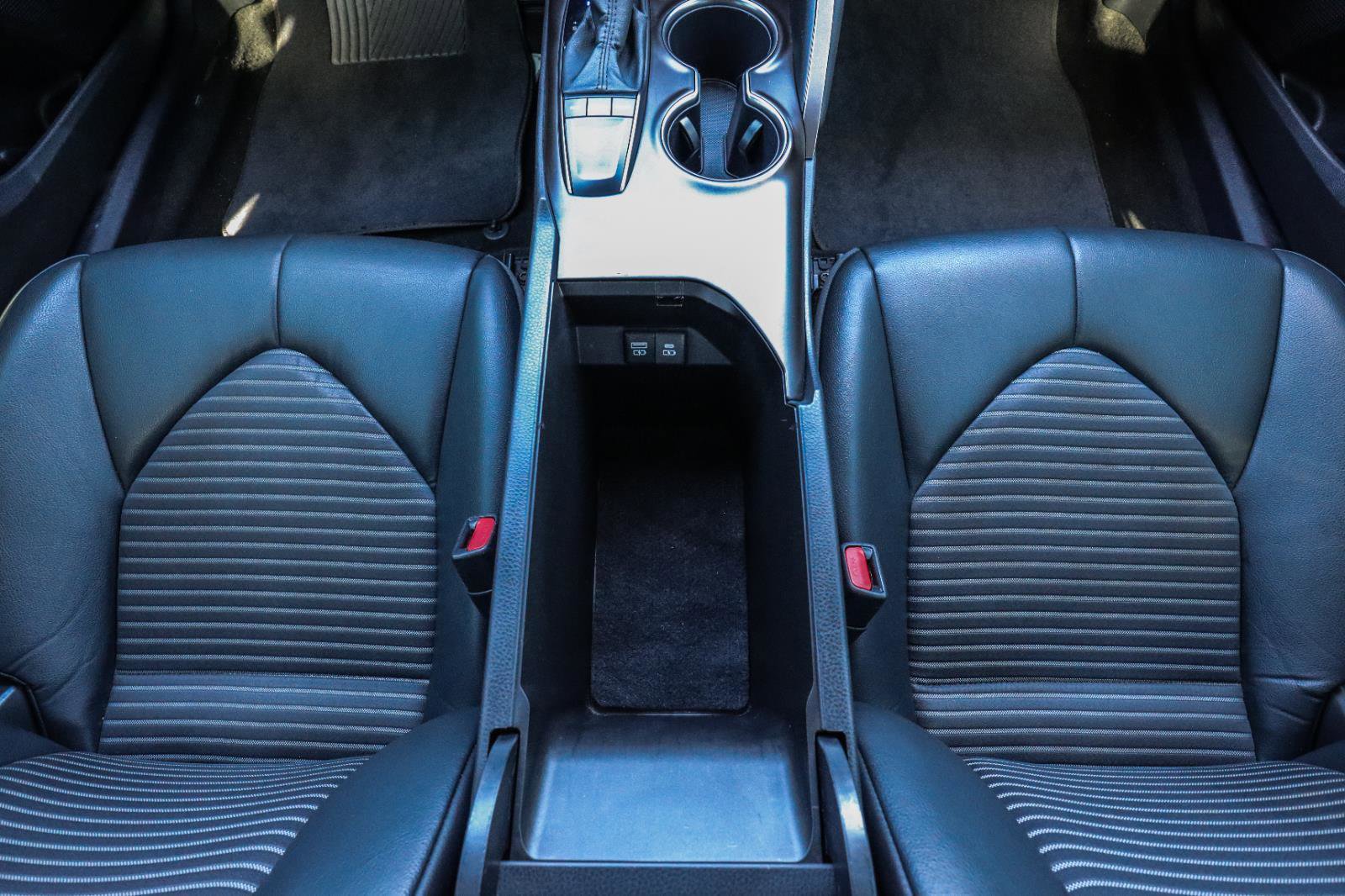 Used 2022 Toyota Camry SE FWD image 27