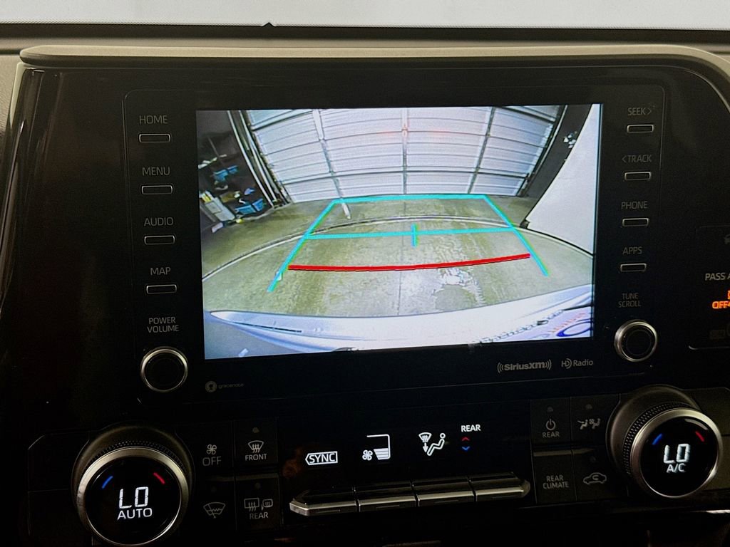 Used 2021 Toyota Highlander LE AWD/4WD image 15