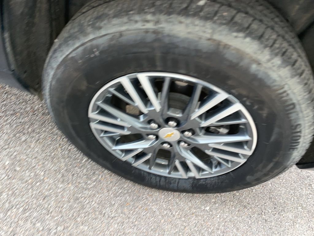 Used 2025 Chevrolet Traverse LT image 6