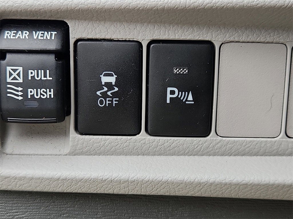 Used 2020 Toyota Sienna XLE image 25