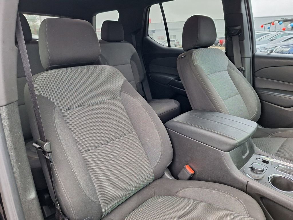 Used 2023 Chevrolet Traverse LT image 28