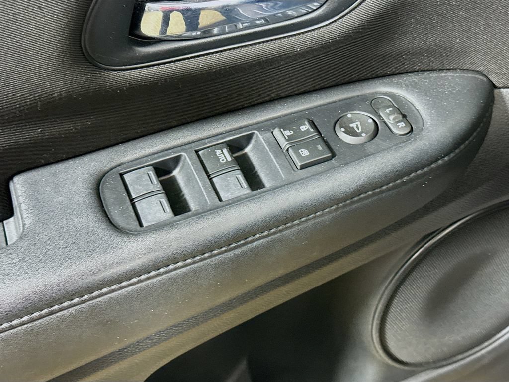 Used 2017 Honda HR-V LX image 17