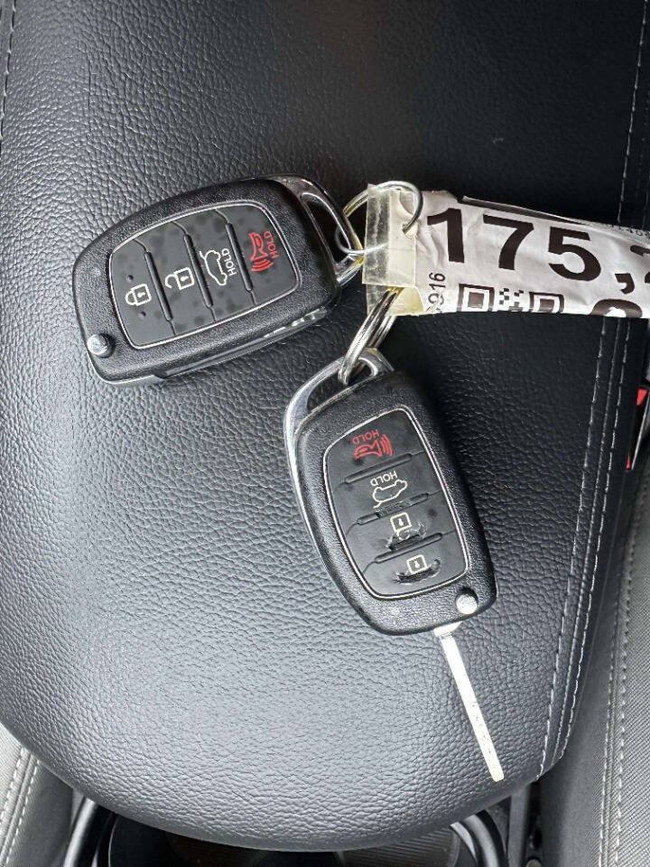 Used 2016 Hyundai Santa Fe SE AWD/4WD image 38