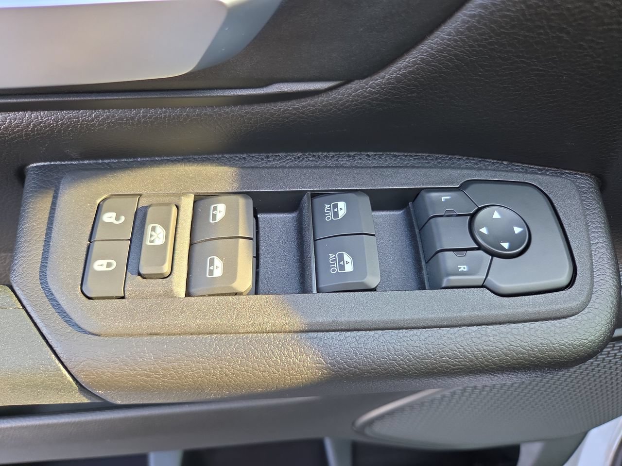 New 2026 RAM 1500 Express AWD/4WD image 4