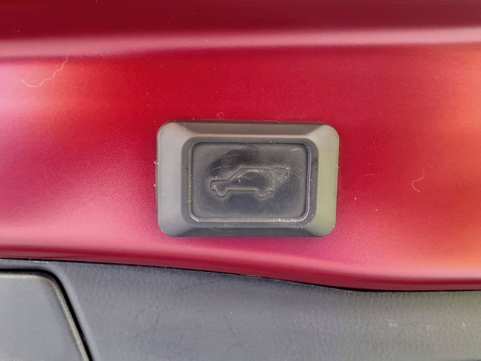 Used 2021 Toyota RAV4 XLE Premium AWD/4WD image 6