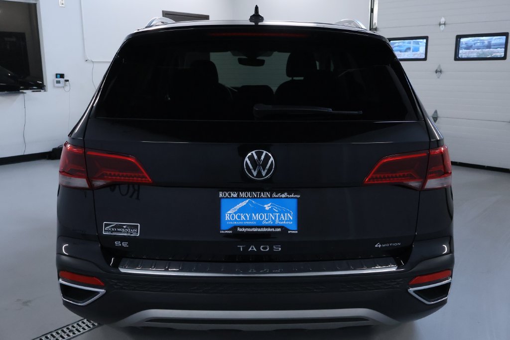Used 2023 Volkswagen Taos SE w/ Panoramic Sunroof Package AWD/4WD image 7