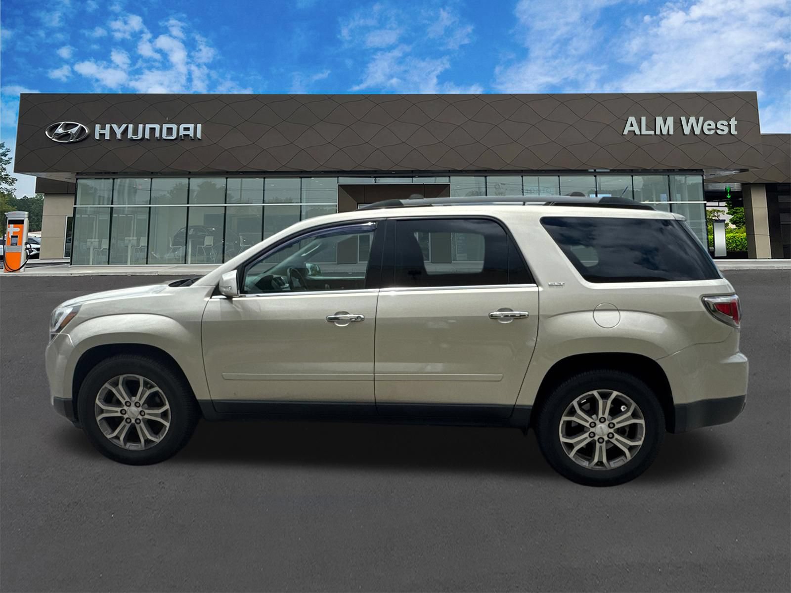Used 2016 GMC Acadia SLT w/ Open Road Package FWD image 8