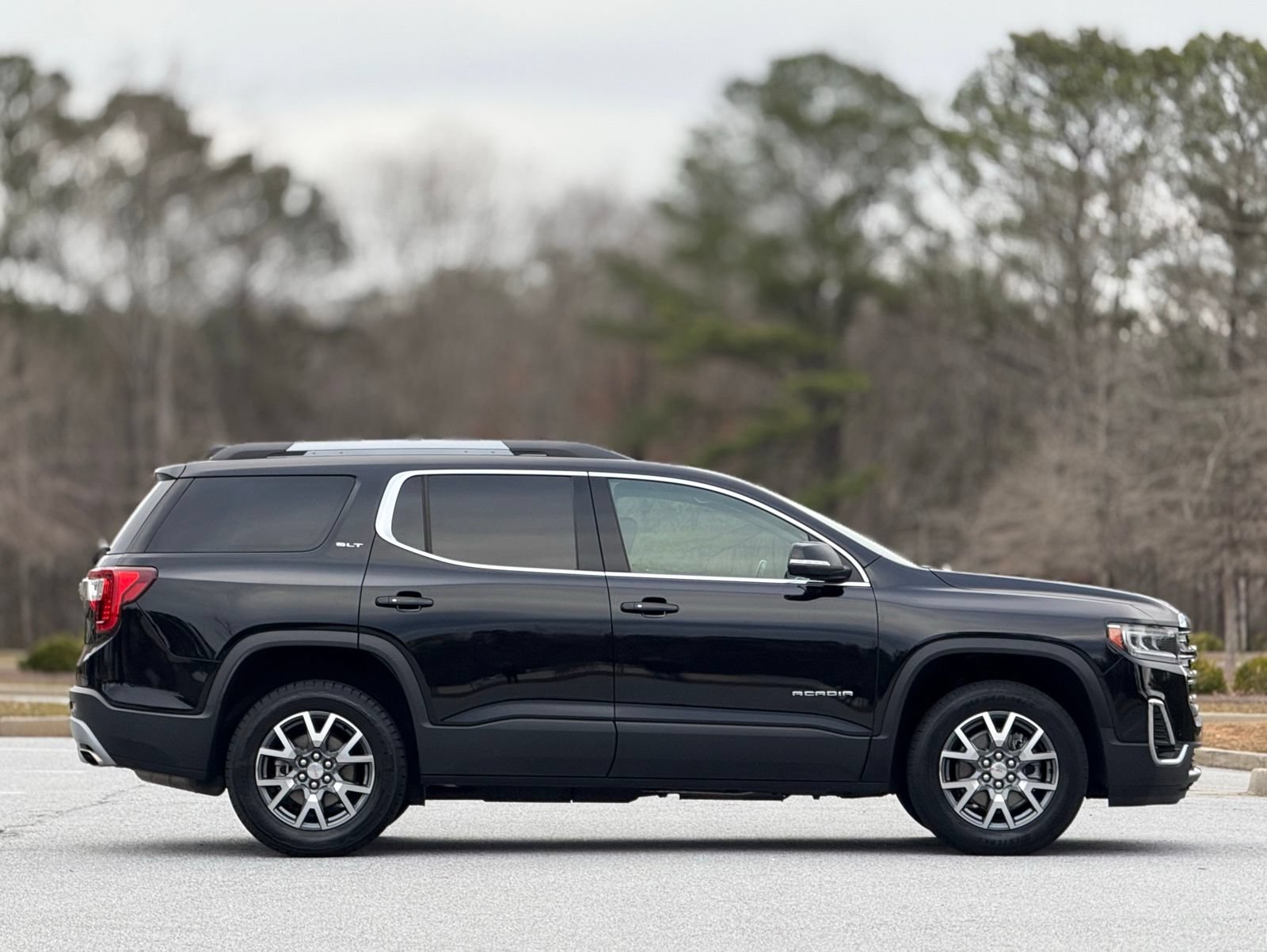 Used 2023 GMC Acadia SLT FWD image 11
