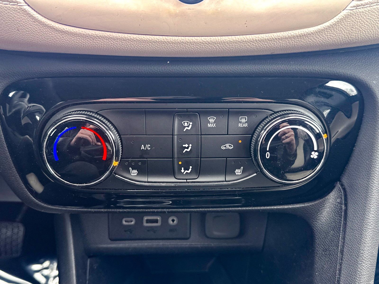 Used 2023 Buick Encore GX Preferred w/ Cold Weather Comfort Package image 30