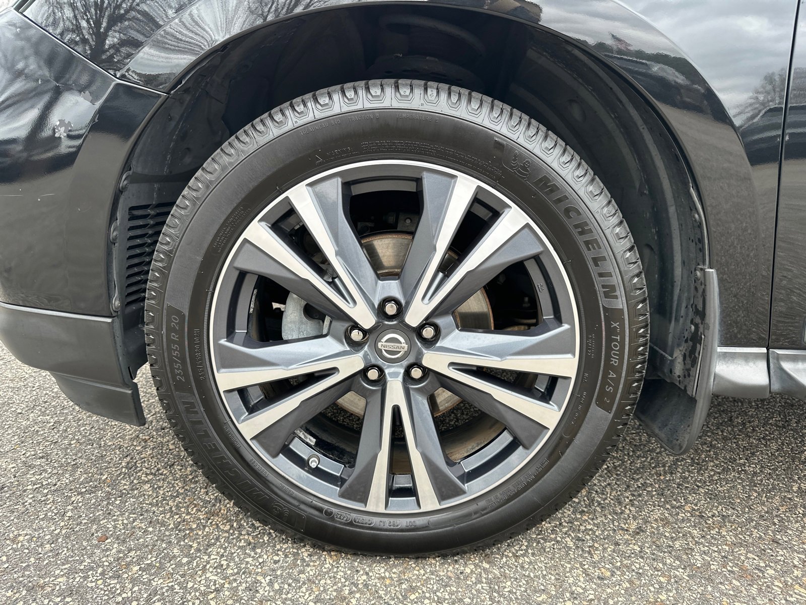 Used 2018 Nissan Pathfinder Platinum image 11