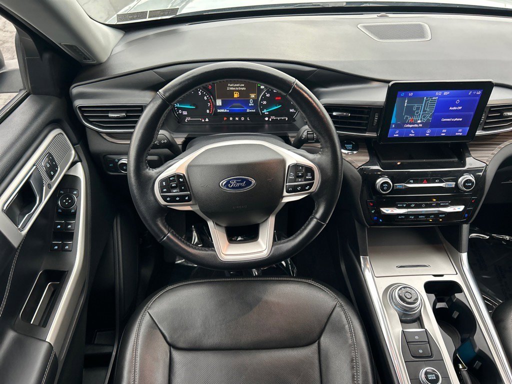 Used 2022 Ford Explorer Limited w/ Equipment Group 301A image 2