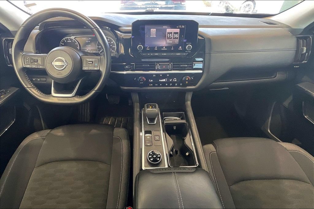 Used 2025 Nissan Pathfinder SV AWD/4WD image 16