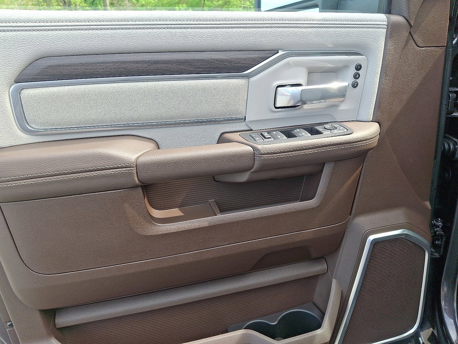 New 2025 RAM 2500 Laramie image 8