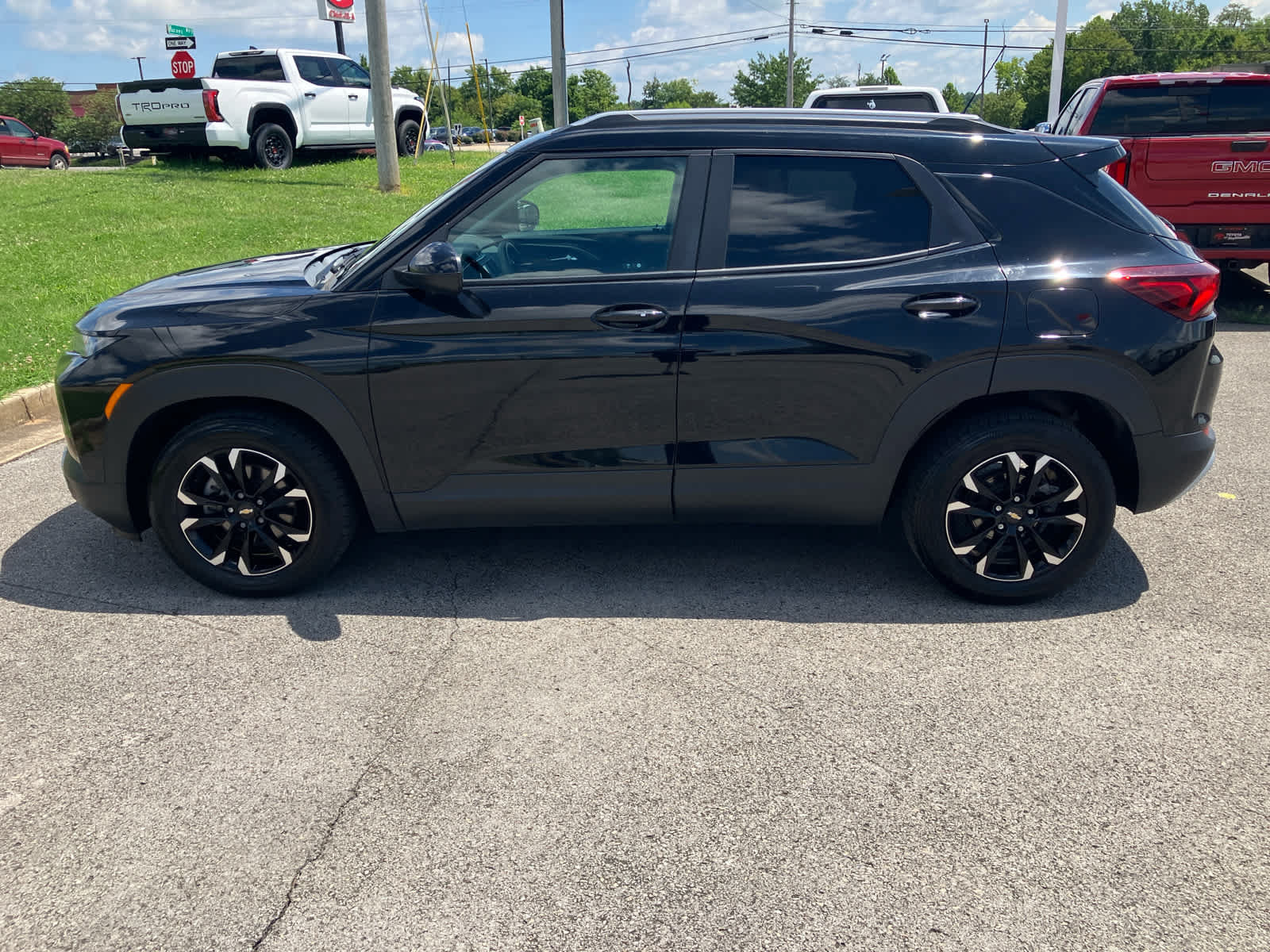 Used 2023 Chevrolet TrailBlazer LT FWD image 4