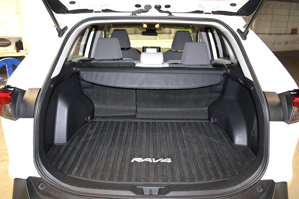 Used 2021 Toyota RAV4 XLE AWD/4WD image 31