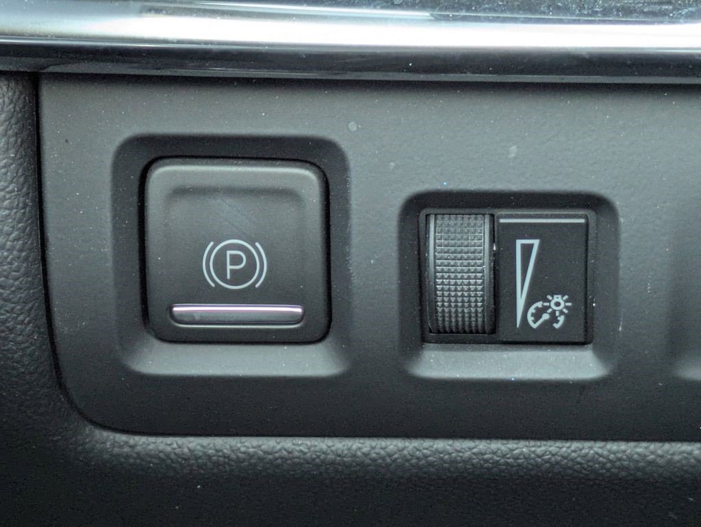 Certified 2023 Cadillac XT4 Sport w/ Cold Weather Package image 24