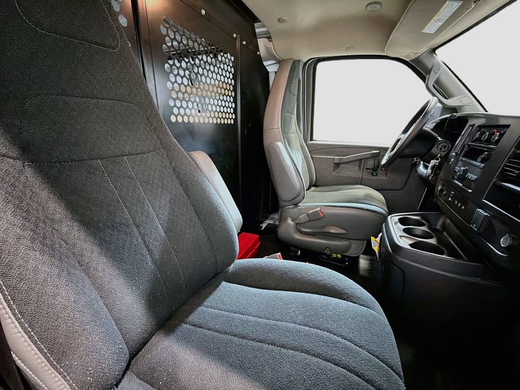Used 2025 GMC Savana 2500 w/ Driver Convenience Package RWD image 22