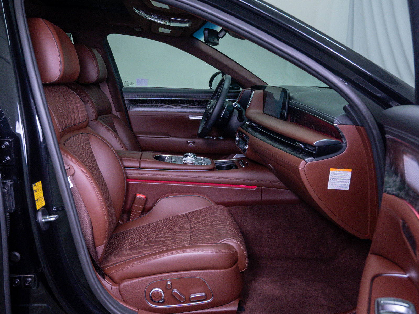 Used 2024 Genesis G90 3.5T AWD/4WD image 10