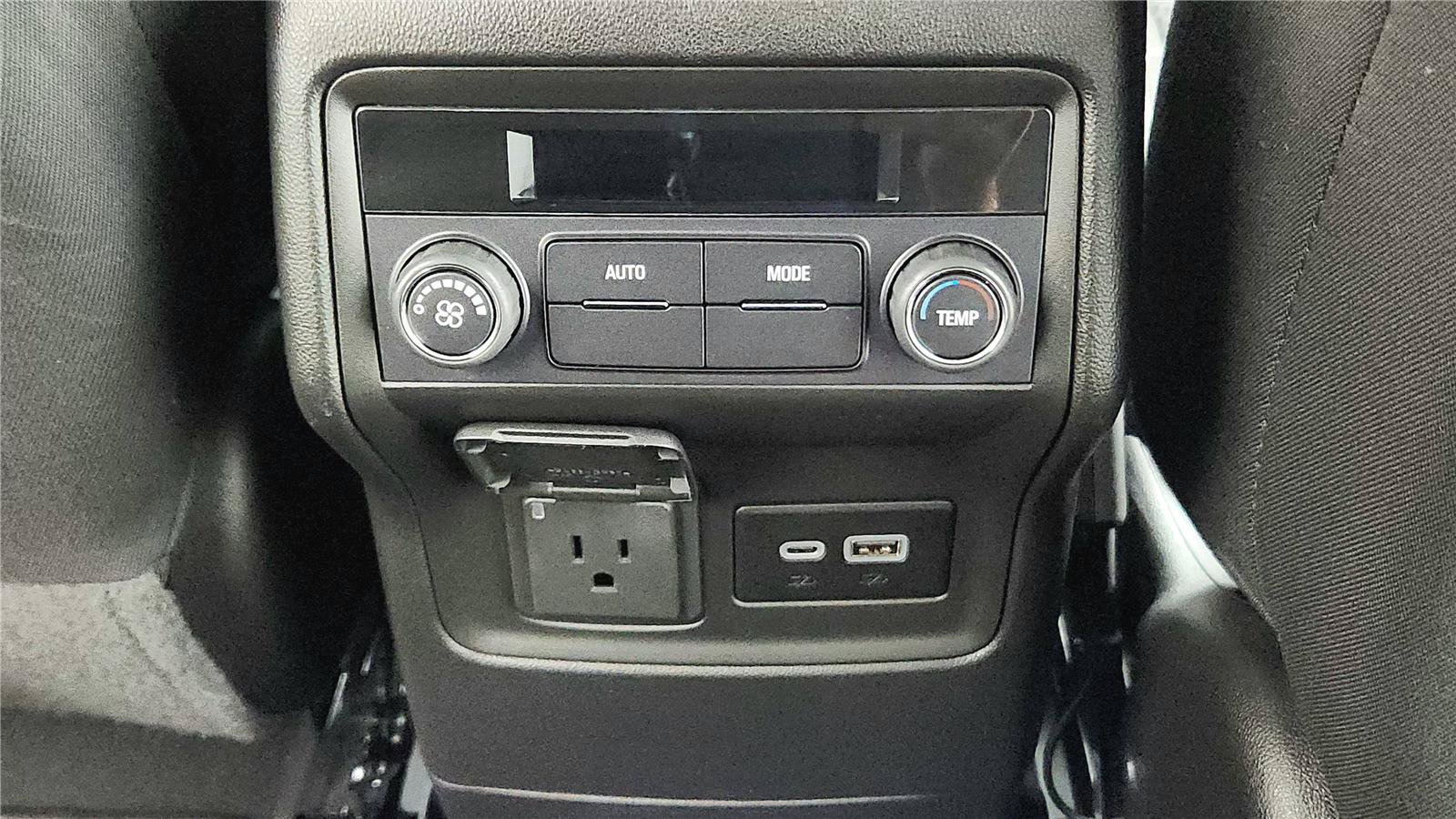 Used 2023 GMC Acadia SLE w/ Driver Convenience Package FWD image 21