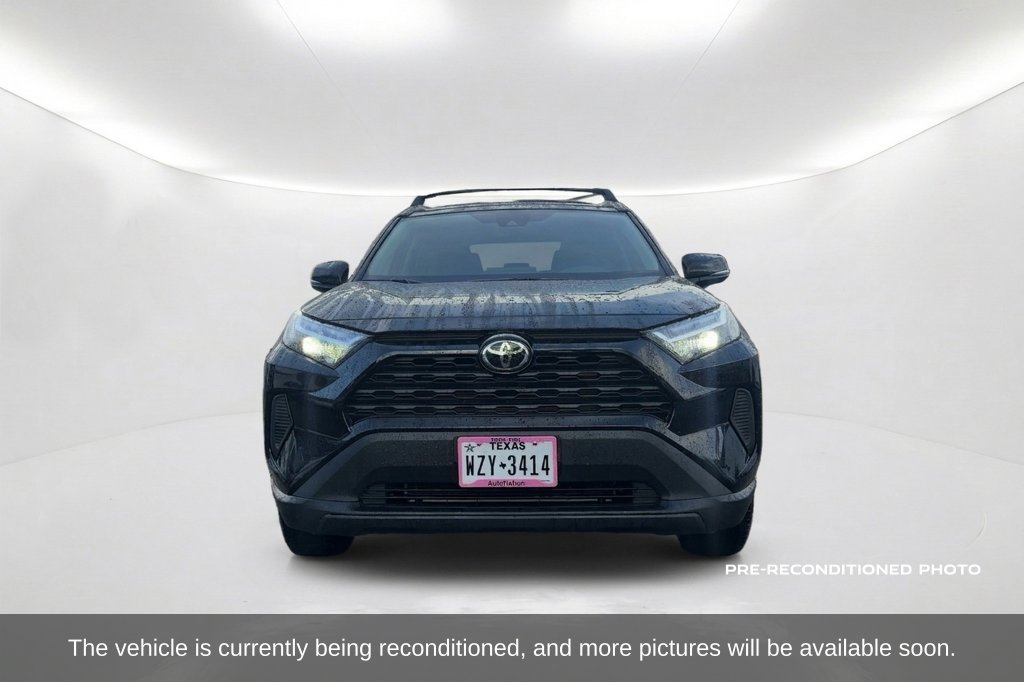 Used 2025 Toyota RAV4 XLE w/ Convenience Package FWD image 2