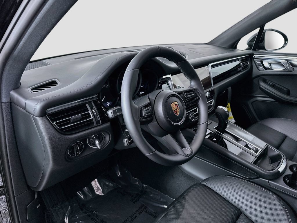 New 2026 Porsche Macan AWD/4WD image 4