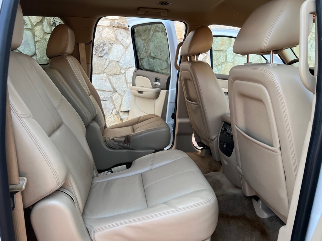 Used 2012 Chevrolet Suburban LT w/ Texas Edition RWD image 12