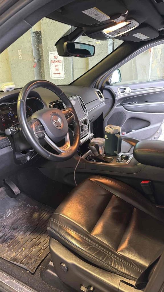 Used 2019 Jeep Grand Cherokee Limited image 16